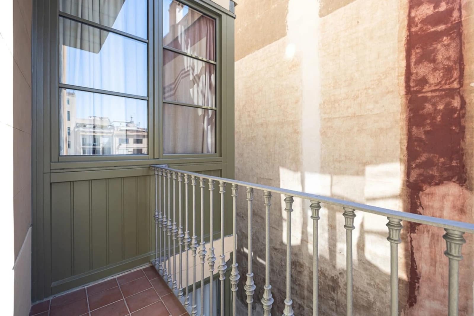 4 soverom Leilighet til leie i Barcelona by - € 1 900 (Ref: 10042186)
