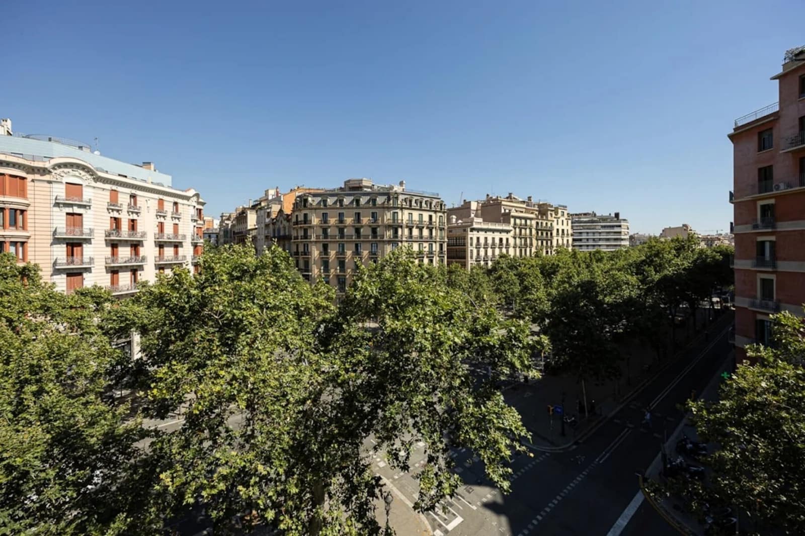 4 soverom Leilighet til leie i Barcelona by - € 1 900 (Ref: 10042186)