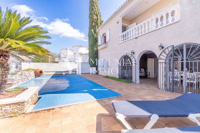 5 camera da letto Villa in vendita in Empuriabrava, Castelló d'Empúries con piscina garage - 810.000 € (Rif: 10031060)