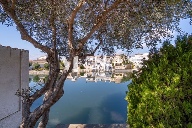 5 camera da letto Villa in vendita in Empuriabrava, Castelló d'Empúries con piscina garage - 810.000 € (Rif: 10031060)