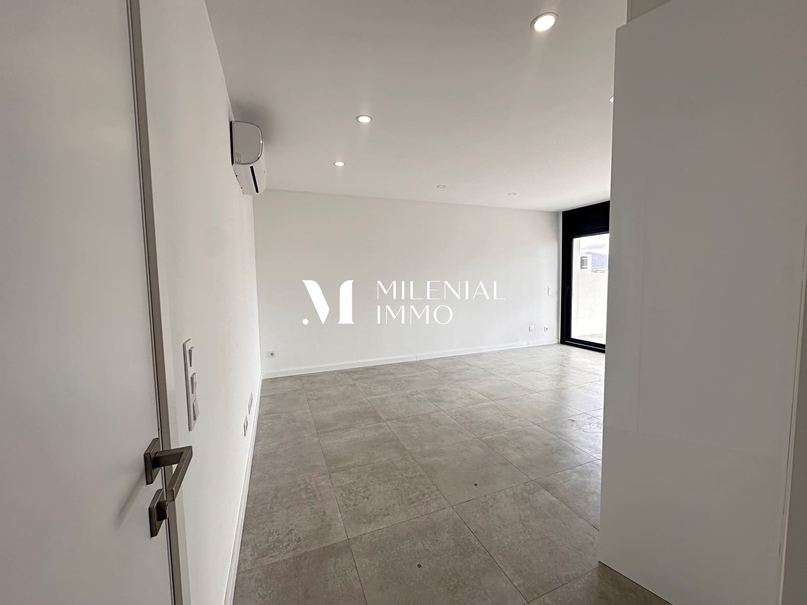 Apartamento de 2 habitaciones en Roses en venta con garaje - 295.000 € (Ref: 10031071)