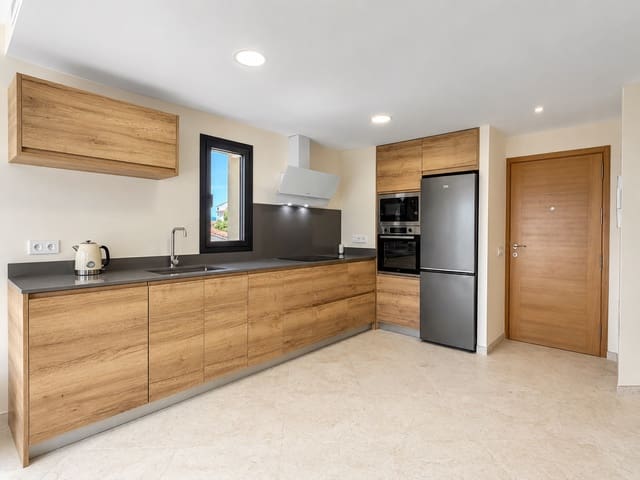 3 bedroom Apartment for sale in Roses with garage - € 520,000 (Ref: 10032458)