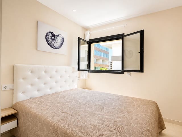 3 bedroom Apartment for sale in Roses with garage - € 520,000 (Ref: 10032458)