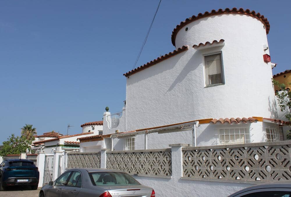 Casa de 3 habitaciones en Empuriabrava en venta con piscina garaje - 367.500 € (Ref: 10033367)