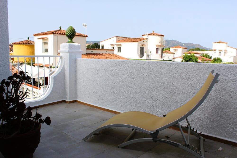 Casa de 3 habitaciones en Empuriabrava en venta con piscina garaje - 367.500 € (Ref: 10033367)