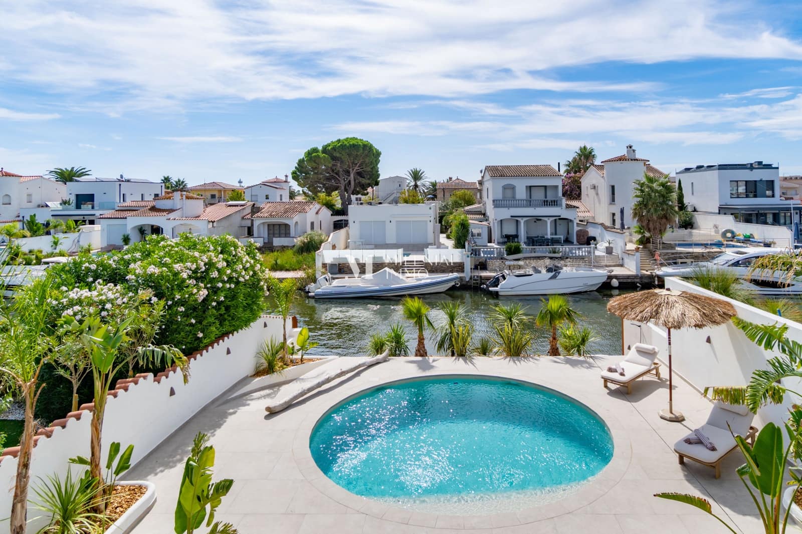 4 quarto Casa em Banda para venda em Empuriabrava com piscina garagem - 1 890 000 € (Ref: 10034279)