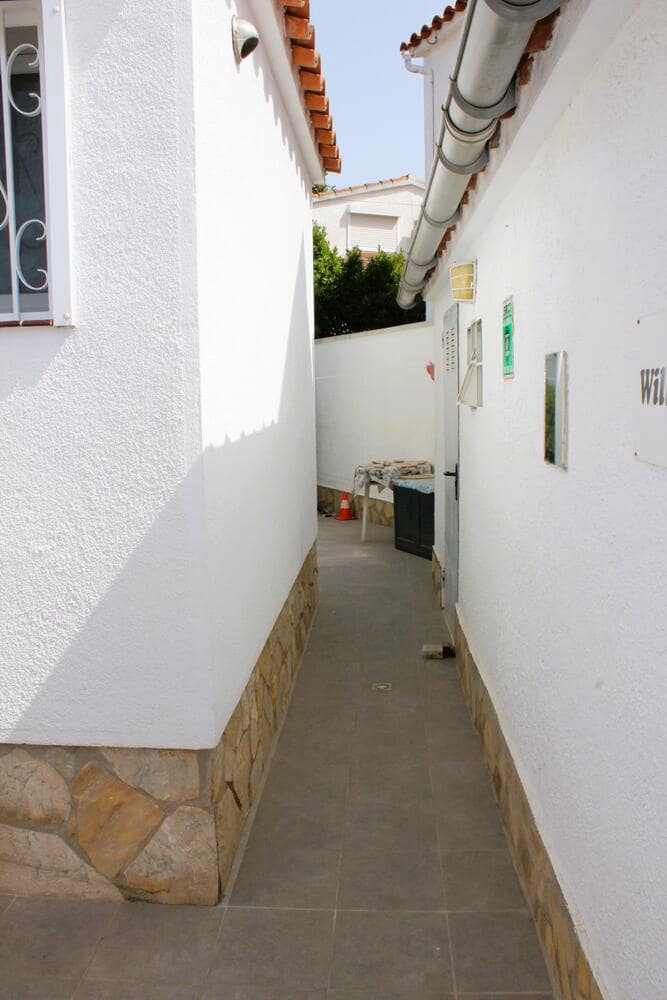 2 Zimmer Villa zu verkaufen in Empuriabrava mit Garage - 300.000 € (Ref: 10040159)