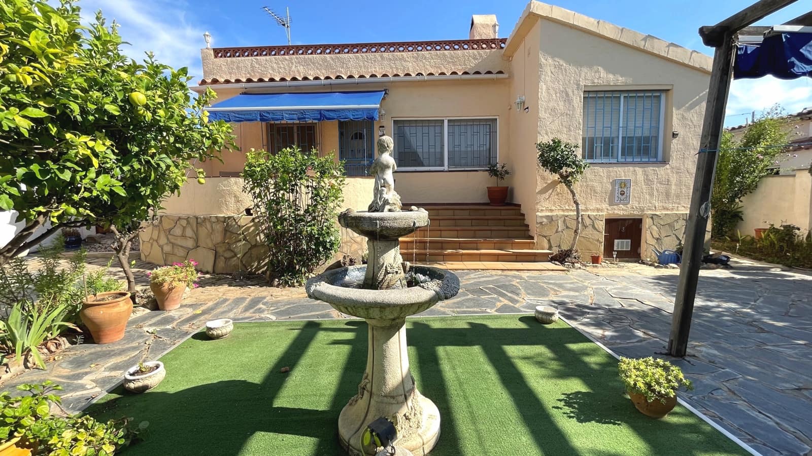 4 Zimmer Villa zu verkaufen in Roses mit Garage - 365.000 € (Ref: 10041614)