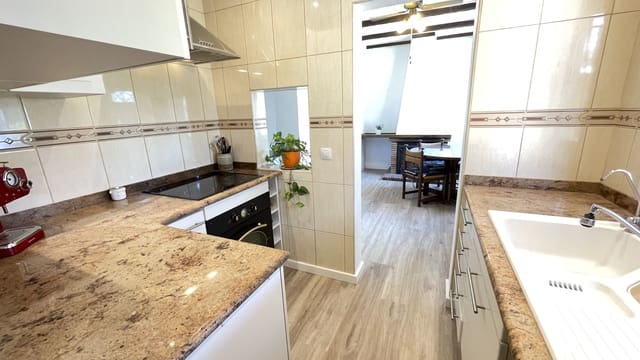 4 bedroom Villa for sale in Roses with garage - € 365,000 (Ref: 10041614)