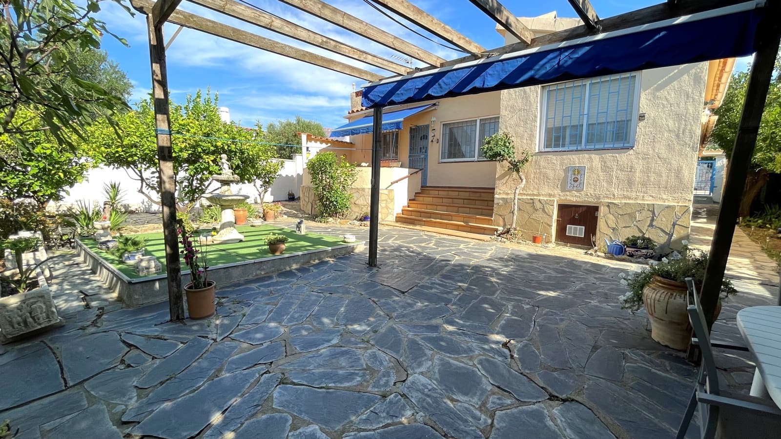 4 Zimmer Villa zu verkaufen in Roses mit Garage - 365.000 € (Ref: 10041614)