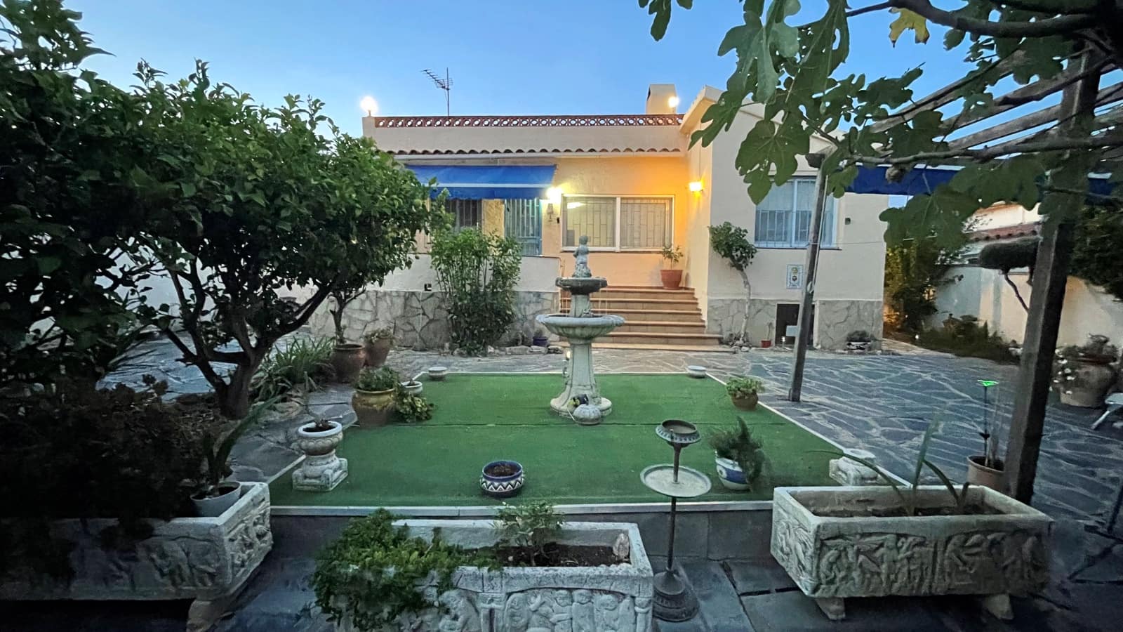 4 Zimmer Villa zu verkaufen in Roses mit Garage - 365.000 € (Ref: 10041614)