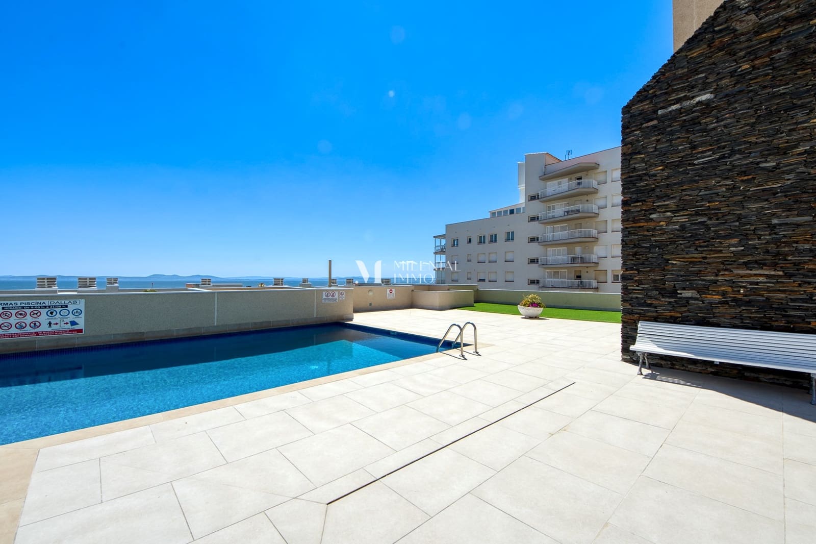 3 bedroom Apartment for sale in Roses with pool garage - € 575,000 (Ref: 10043459)