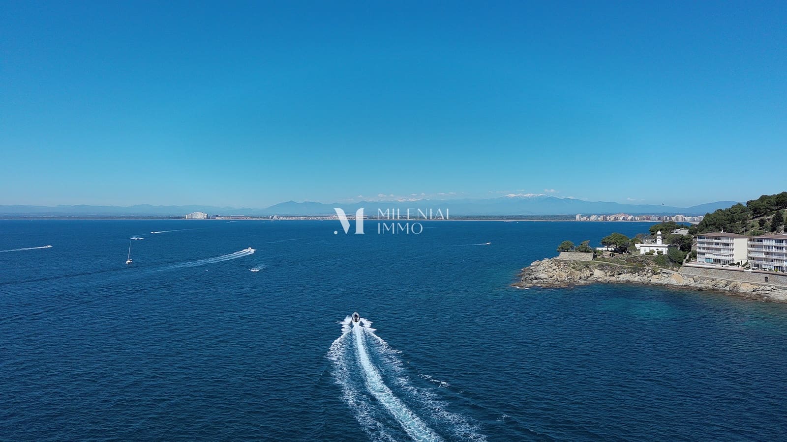 3 bedroom Apartment for sale in Roses with pool garage - € 575,000 (Ref: 10043459)