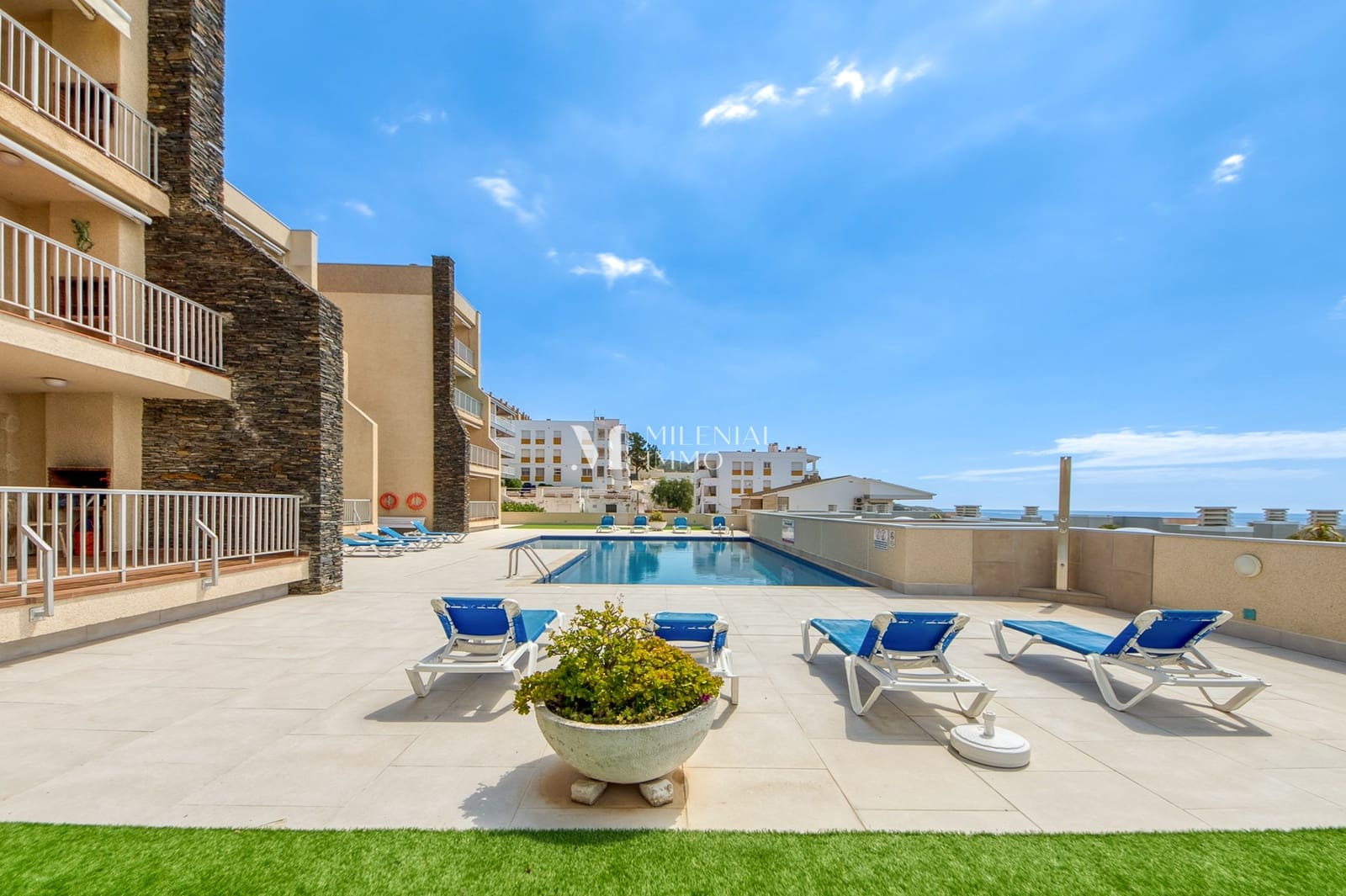 3 bedroom Apartment for sale in Roses with pool garage - € 575,000 (Ref: 10043459)