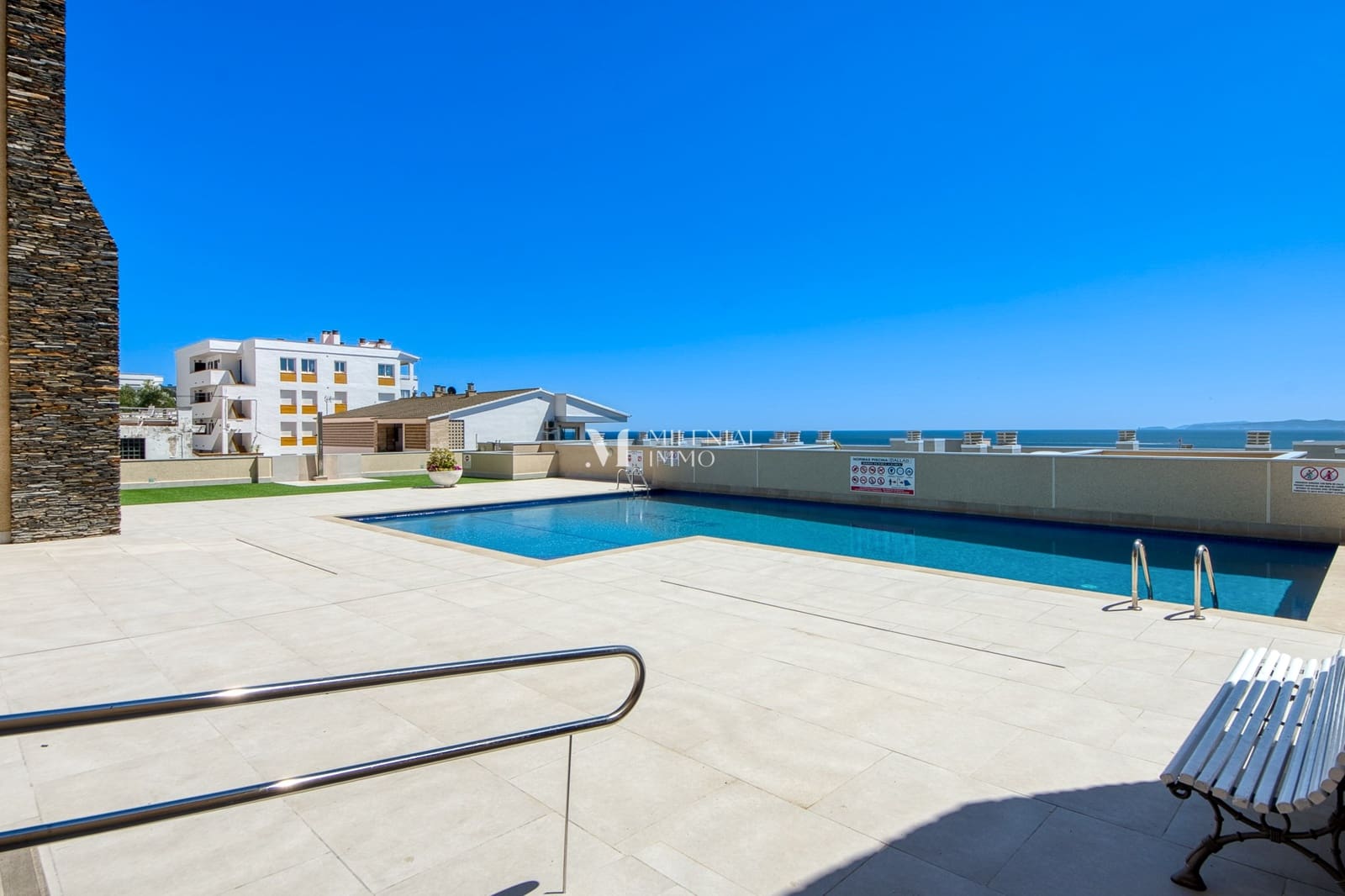 3 bedroom Apartment for sale in Roses with pool garage - € 575,000 (Ref: 10043459)