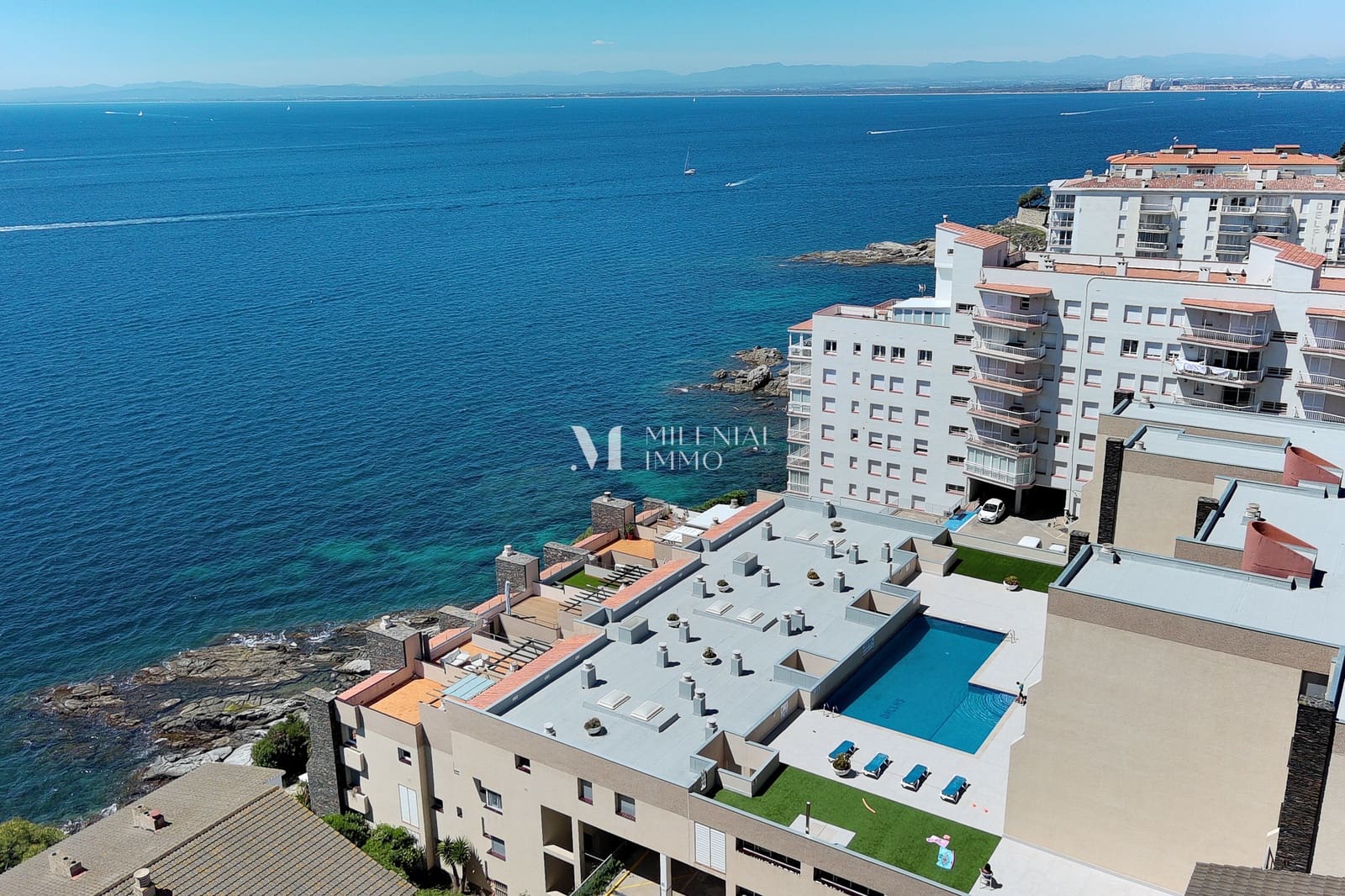 3 bedroom Apartment for sale in Roses with pool garage - € 575,000 (Ref: 10043459)