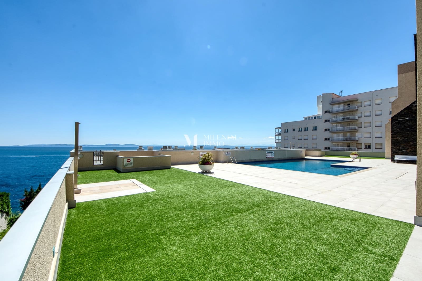 3 bedroom Apartment for sale in Roses with pool garage - € 575,000 (Ref: 10043459)