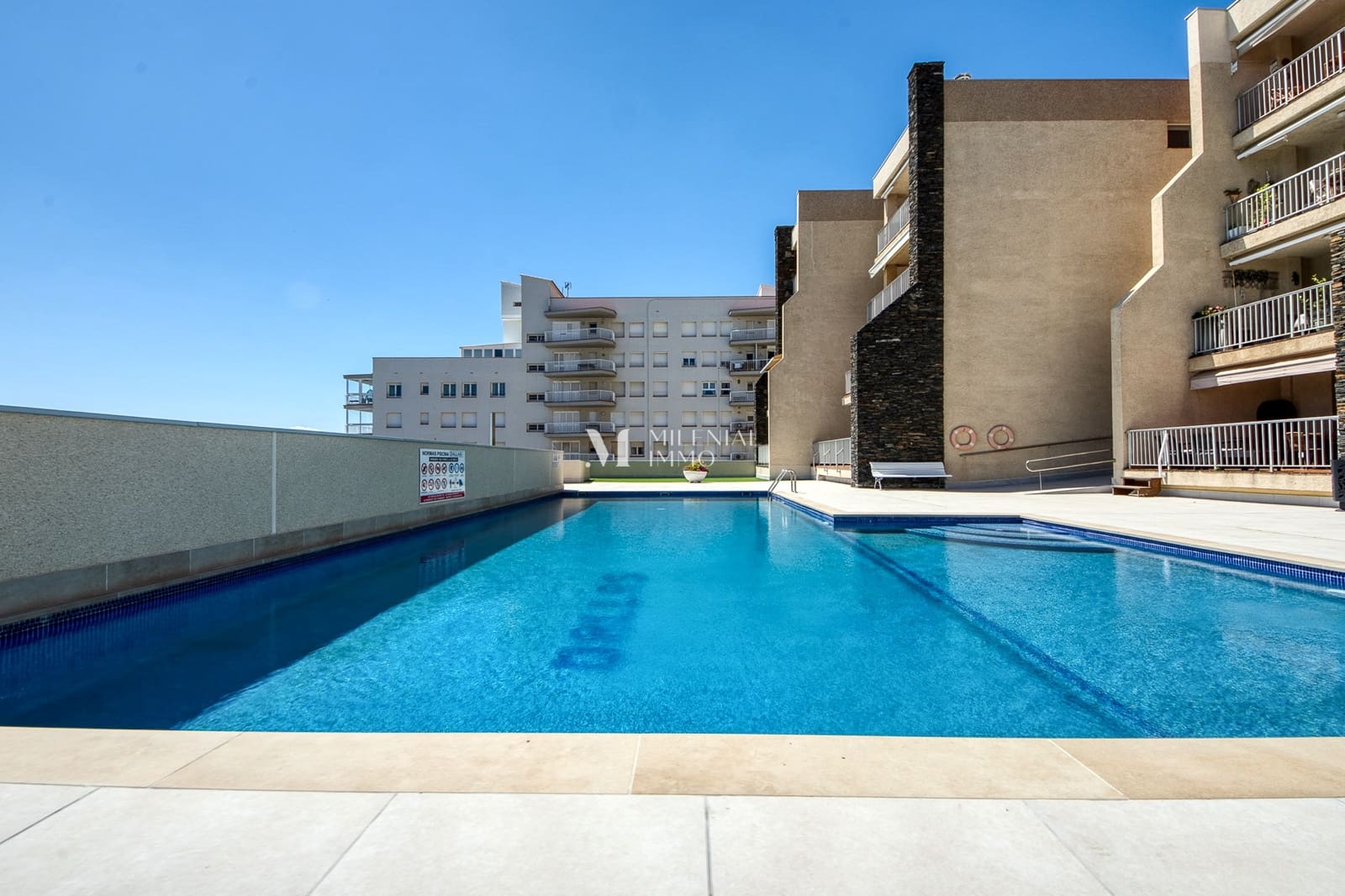 3 bedroom Apartment for sale in Roses with pool garage - € 575,000 (Ref: 10043459)
