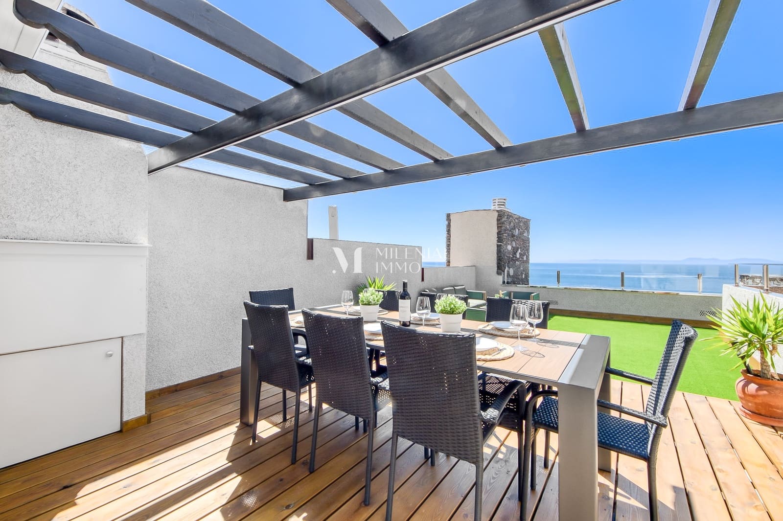 3 bedroom Apartment for sale in Roses with pool garage - € 575,000 (Ref: 10043459)