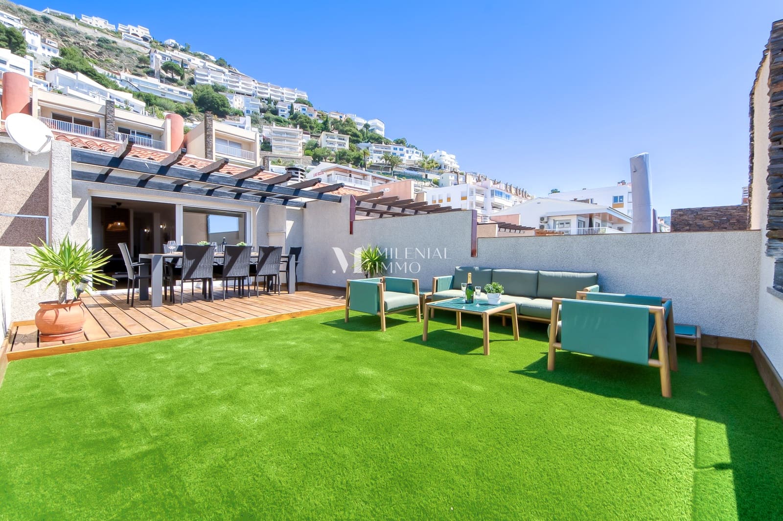 3 bedroom Apartment for sale in Roses with pool garage - € 575,000 (Ref: 10043459)