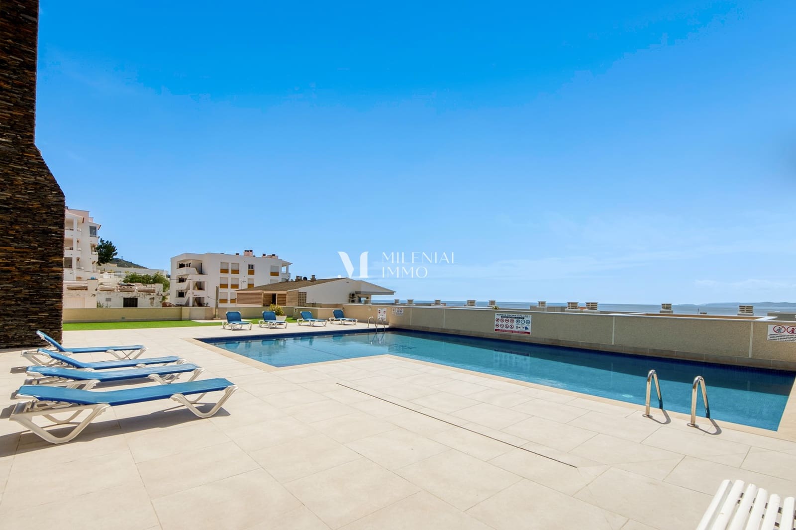 3 bedroom Apartment for sale in Roses with pool garage - € 575,000 (Ref: 10043459)