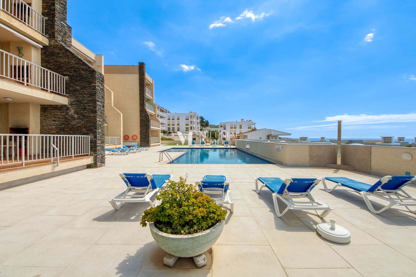 3 bedroom Apartment for sale in Roses with pool garage - € 575,000 (Ref: 10043459)