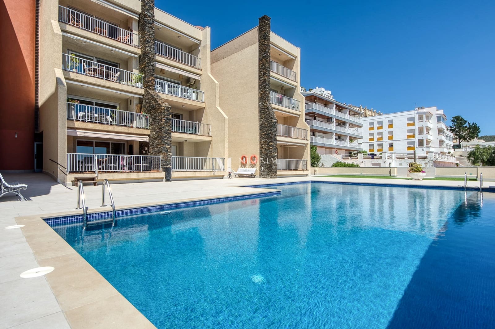 3 bedroom Apartment for sale in Roses with pool garage - € 575,000 (Ref: 10043459)