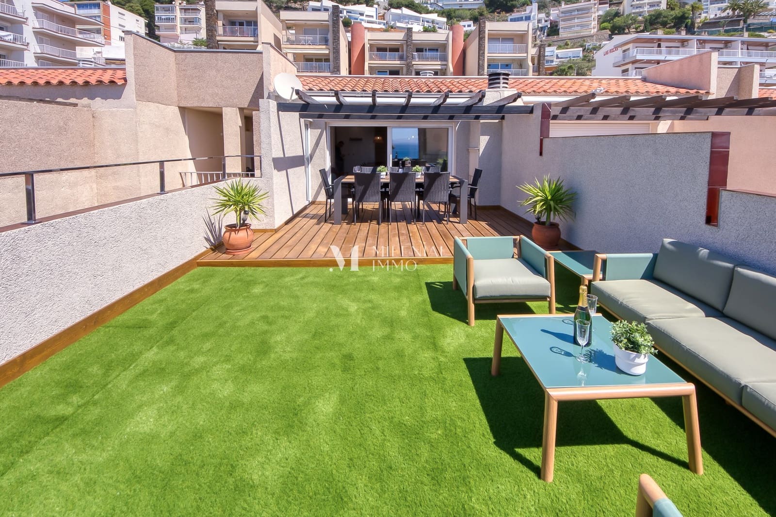 3 bedroom Apartment for sale in Roses with pool garage - € 575,000 (Ref: 10043459)