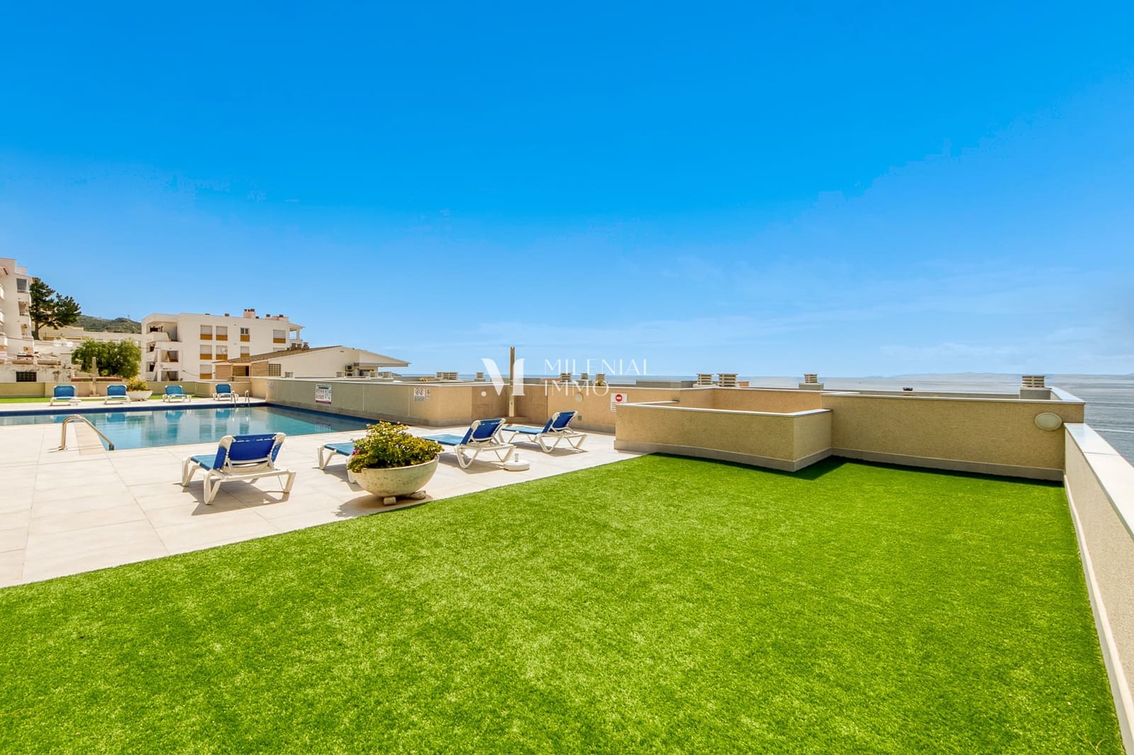 3 bedroom Apartment for sale in Roses with pool garage - € 575,000 (Ref: 10043459)
