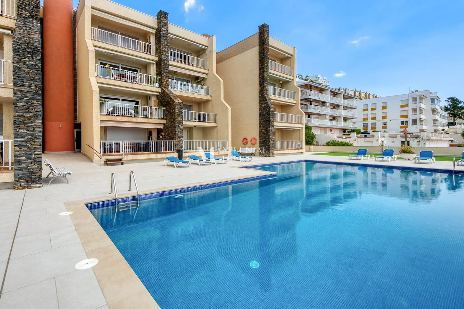 3 bedroom Apartment for sale in Roses with pool garage - € 575,000 (Ref: 10043459)