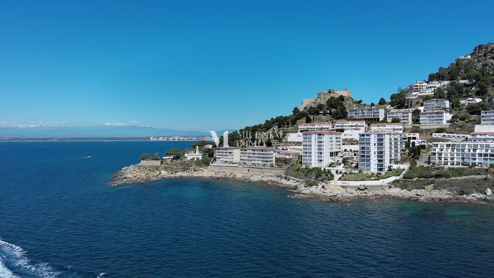 3 bedroom Apartment for sale in Roses with pool garage - € 575,000 (Ref: 10043459)