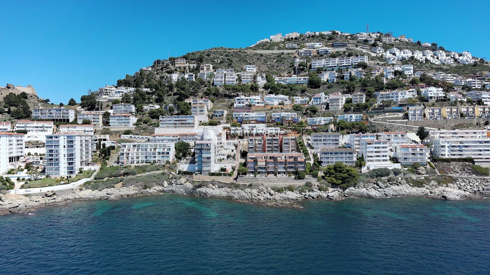 3 bedroom Apartment for sale in Roses with pool garage - € 575,000 (Ref: 10043459)