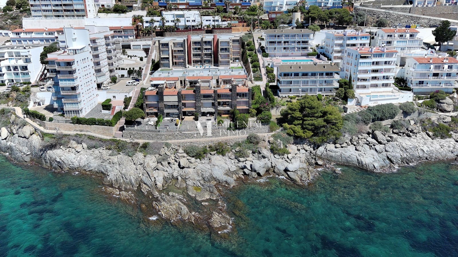 3 bedroom Apartment for sale in Roses with pool garage - € 575,000 (Ref: 10043459)