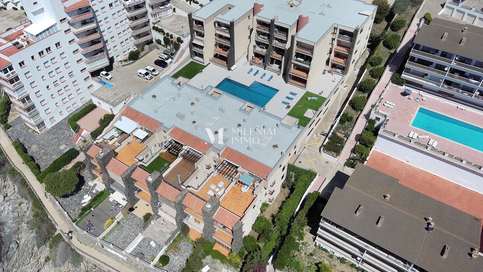 3 bedroom Apartment for sale in Roses with pool garage - € 575,000 (Ref: 10043459)