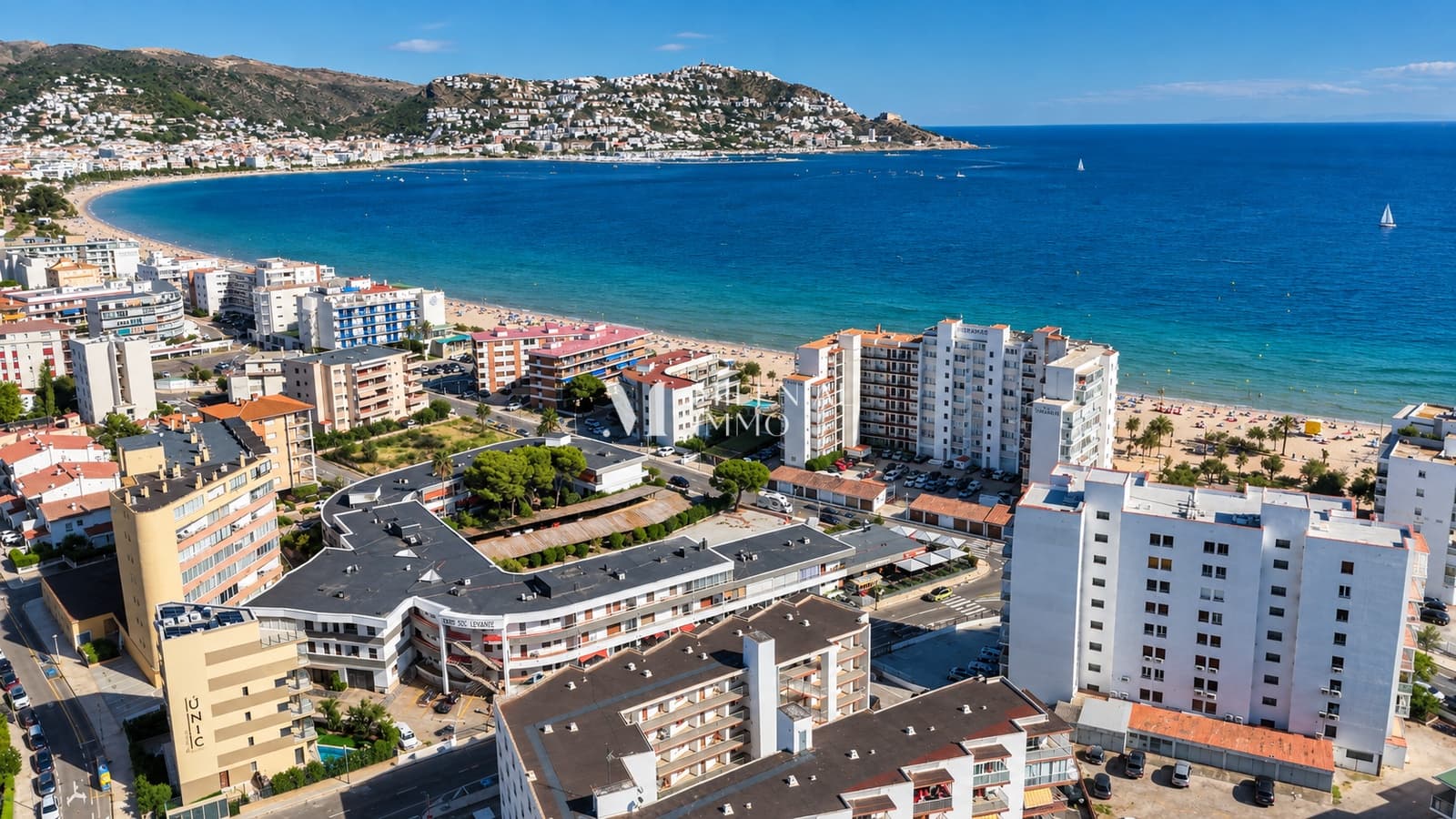 2 bedroom Apartment for sale in Roses with garage - € 625,000 (Ref: 10045837)