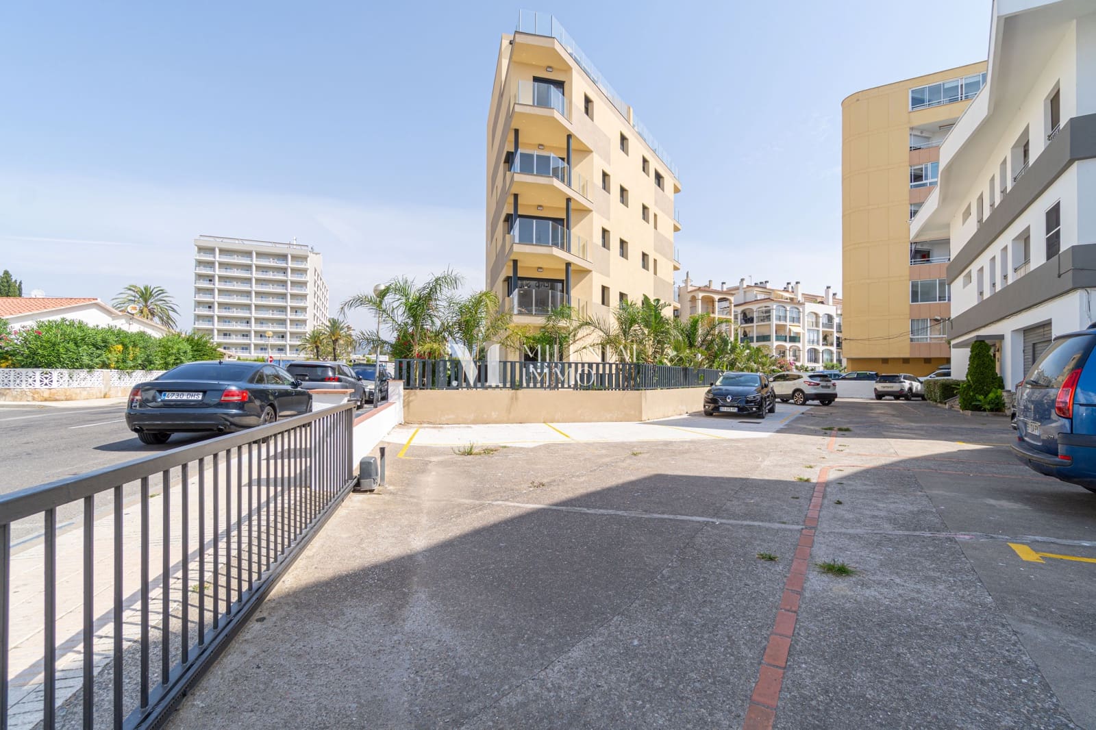 2 bedroom Apartment for sale in Roses with garage - € 625,000 (Ref: 10045837)