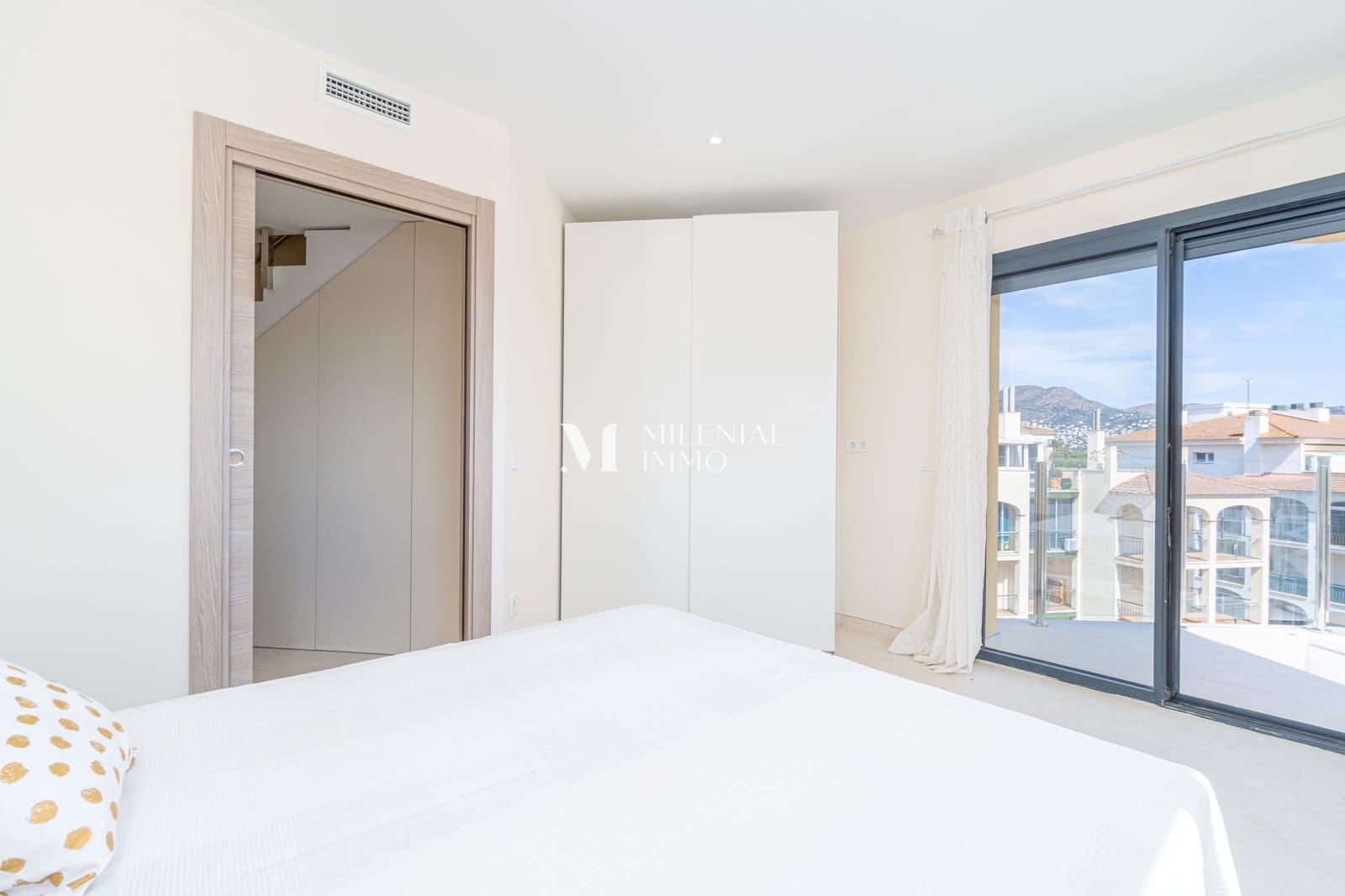 2 bedroom Apartment for sale in Roses with garage - € 625,000 (Ref: 10045837)