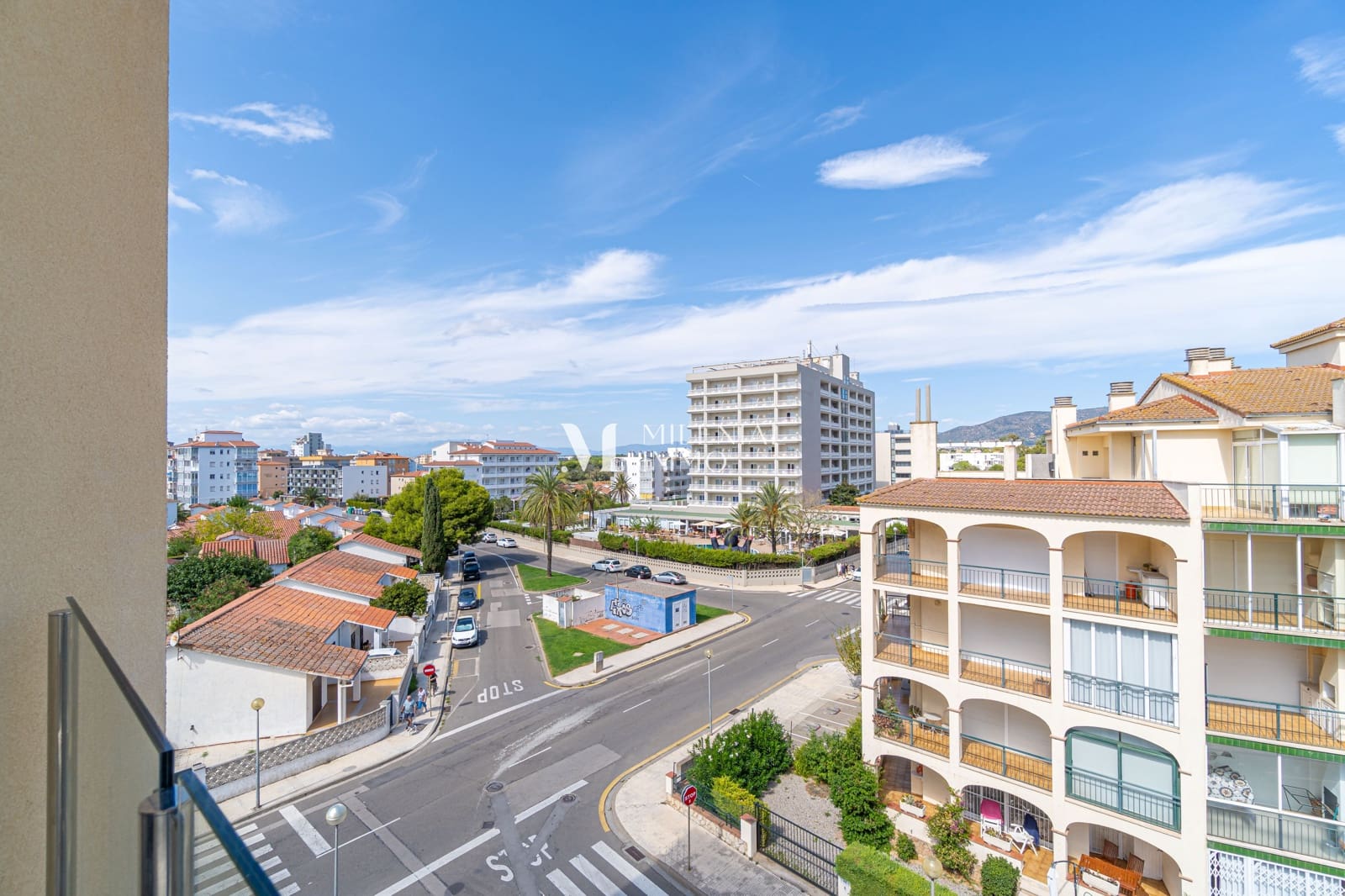 2 bedroom Apartment for sale in Roses with garage - € 625,000 (Ref: 10045837)
