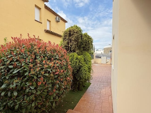 Chalet de 4 habitaciones en Santa Margarida, Roses en venta con piscina garaje - 1.250.000 € (Ref: 10086758)