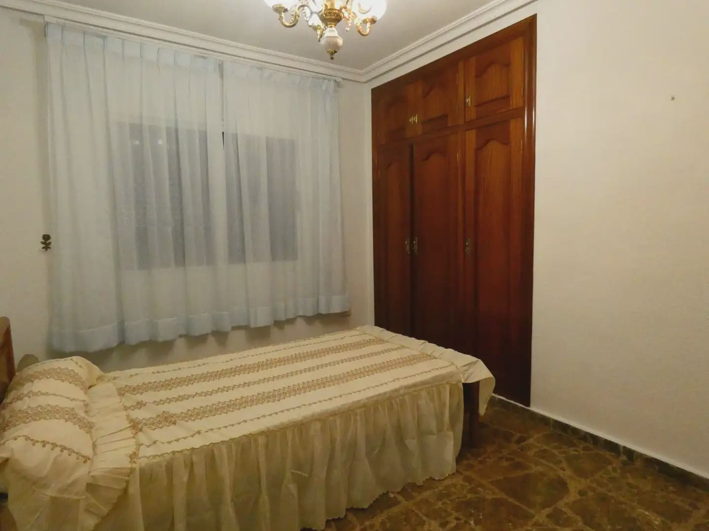 Chalet de 4 habitaciones en Avileses en venta con garaje - 249.900 € (Ref: 10039910)