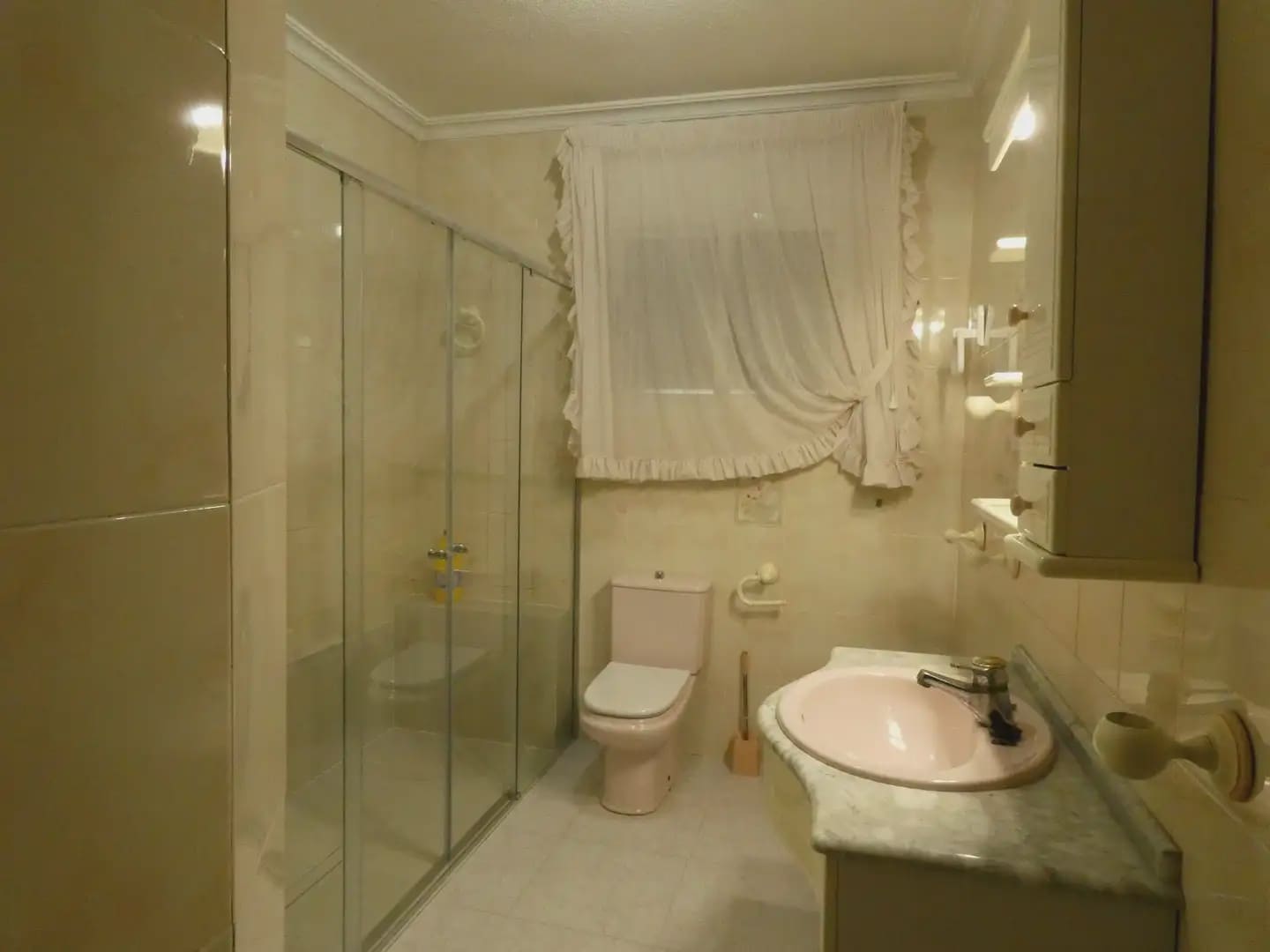 Chalet de 4 habitaciones en Avileses en venta con garaje - 249.900 € (Ref: 10039910)