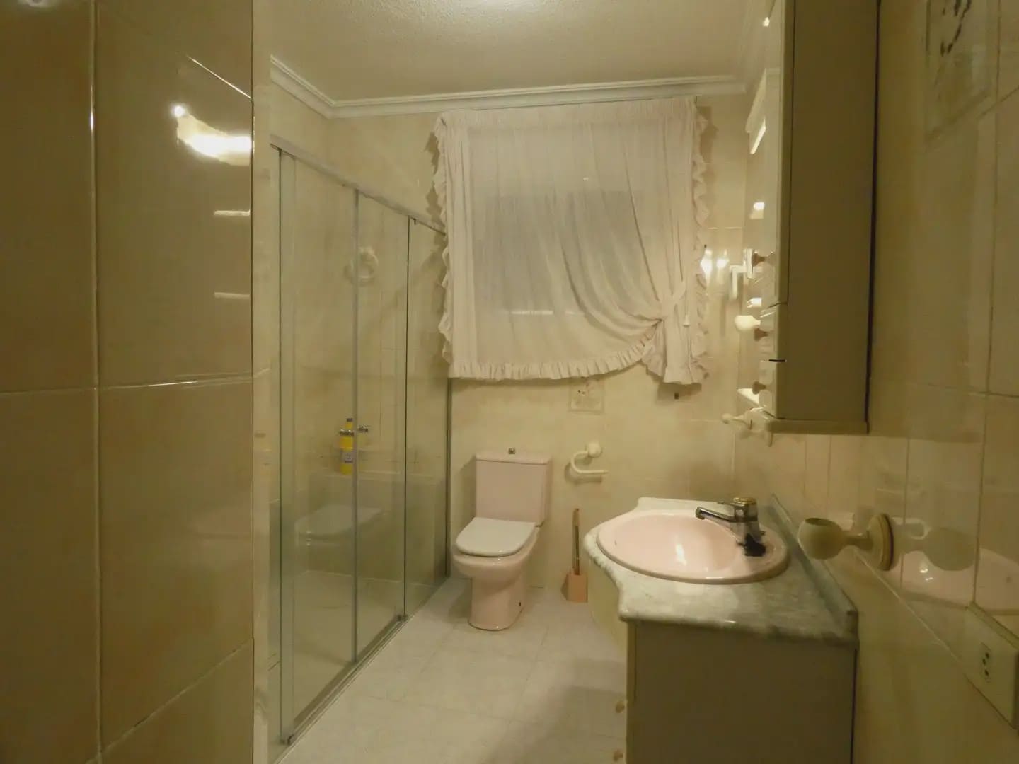 Chalet de 4 habitaciones en Avileses en venta con garaje - 249.900 € (Ref: 10039910)