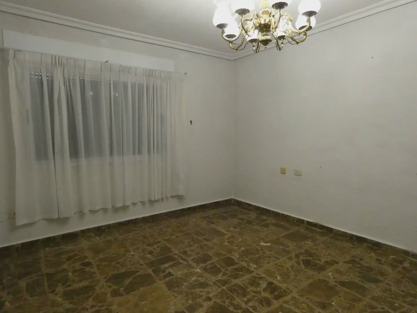 Chalet de 4 habitaciones en Avileses en venta con garaje - 249.900 € (Ref: 10039910)