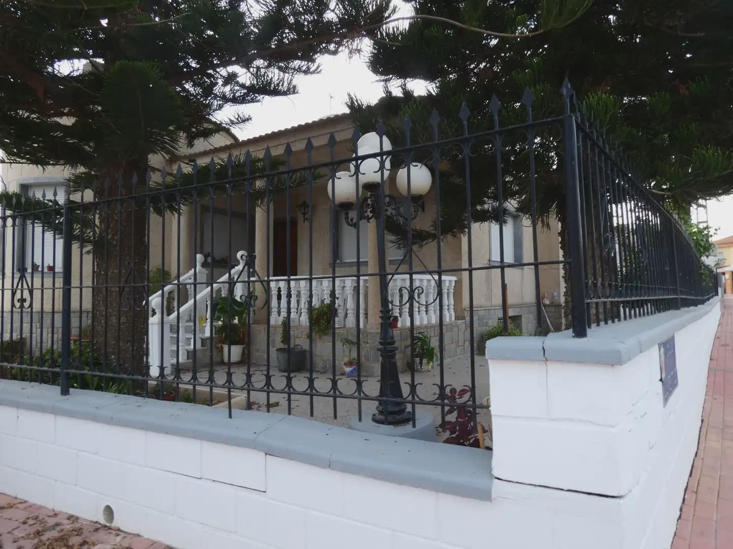 Chalet de 4 habitaciones en Avileses en venta con garaje - 249.900 € (Ref: 10039910)