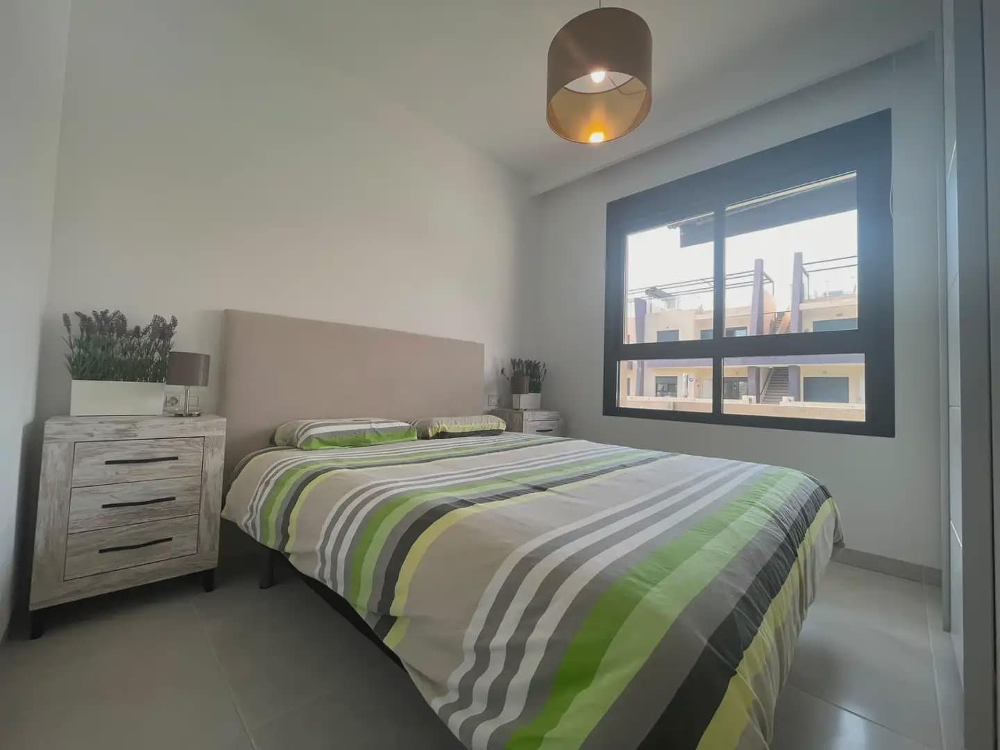 Bungalow de 2 habitaciones en Pilar de la Horadada en venta con piscina - 290.000 € (Ref: 10039953)