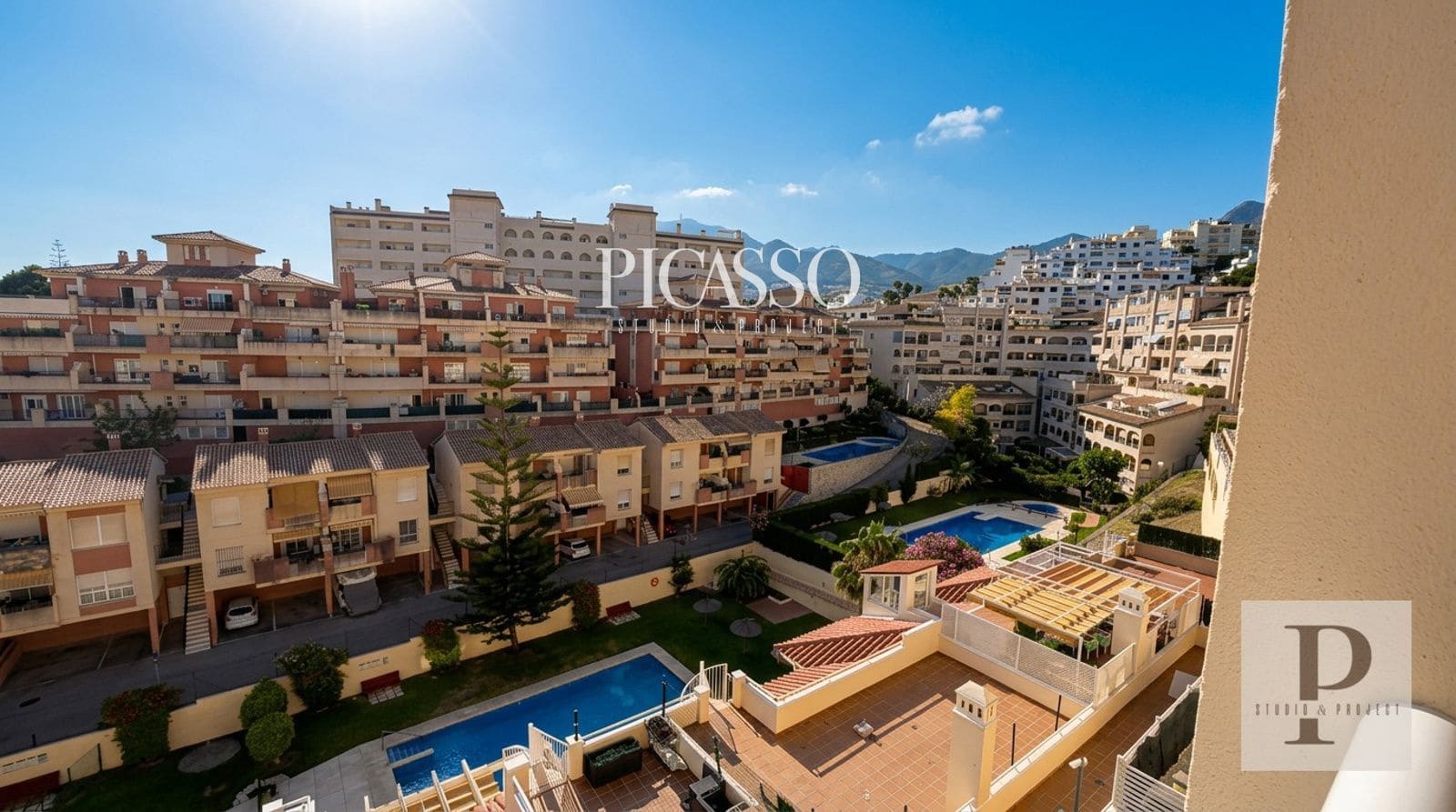 2 slaapkamer Flat te koop in Torrequebrada met zwembad garage - € 330.000 (Ref: 10112079)