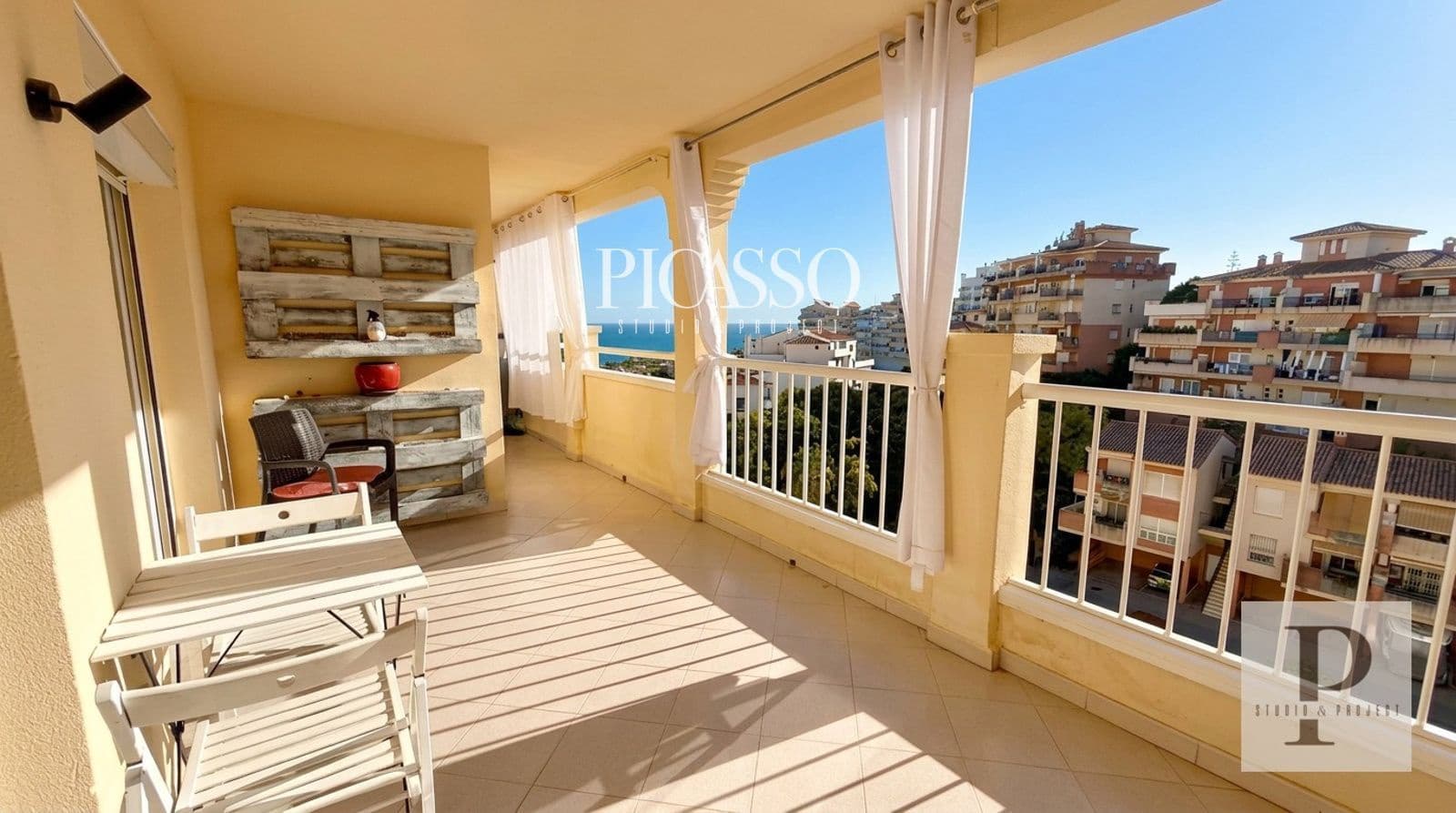 2 slaapkamer Flat te koop in Torrequebrada met zwembad garage - € 330.000 (Ref: 10112079)