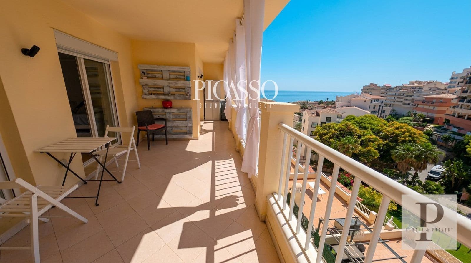 2 slaapkamer Flat te koop in Torrequebrada met zwembad garage - € 330.000 (Ref: 10112079)