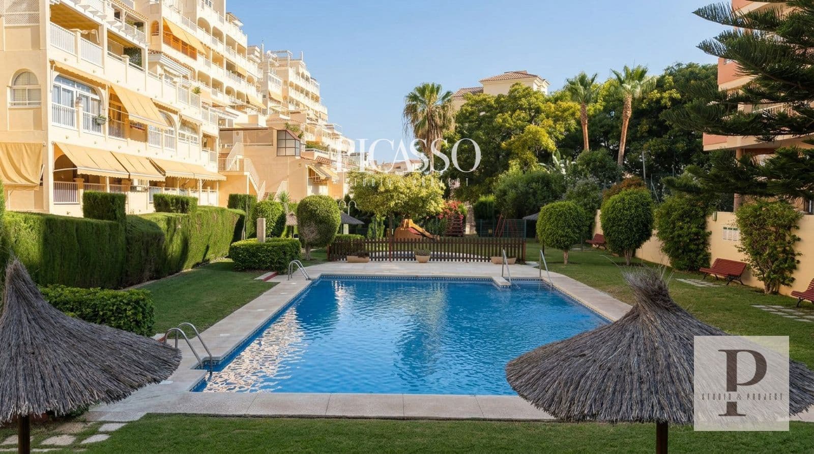 2 slaapkamer Flat te koop in Torrequebrada met zwembad garage - € 330.000 (Ref: 10112079)