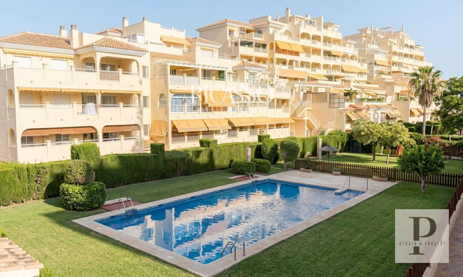 2 slaapkamer Flat te koop in Torrequebrada met zwembad garage - € 330.000 (Ref: 10112079)